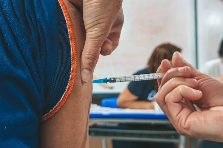 Ação da Prefeitura fortalece cobertura vacinal na Escola Brasília