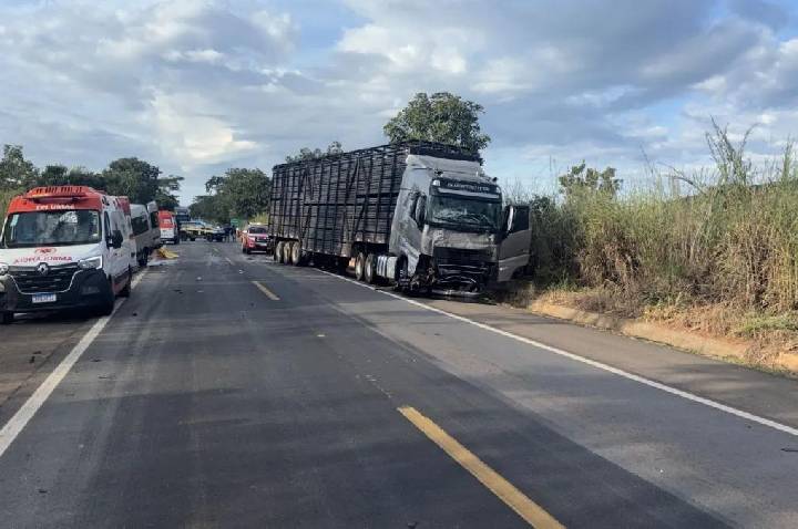 Acidente em rodovia deixa oito Mortos
