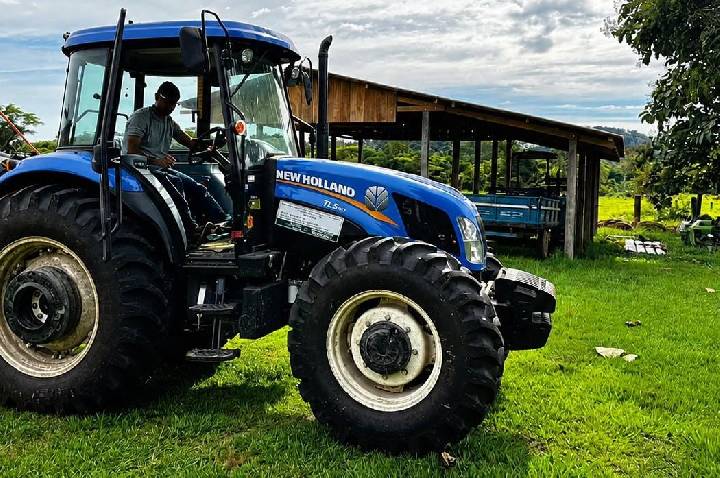 Alero no Agro: trator destinado à Associação Apropob fortalece agricultura familiar em Espigão do Oeste
