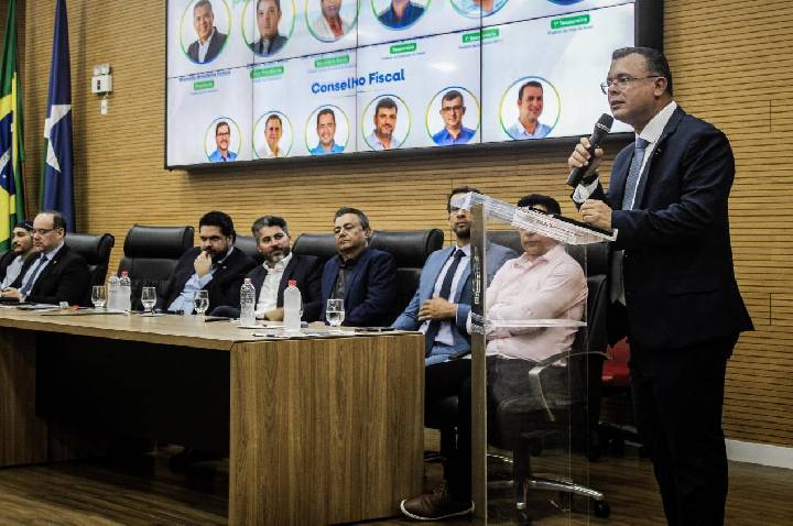 Alero sedia posse da nova diretoria da Arom em solenidade com autoridades