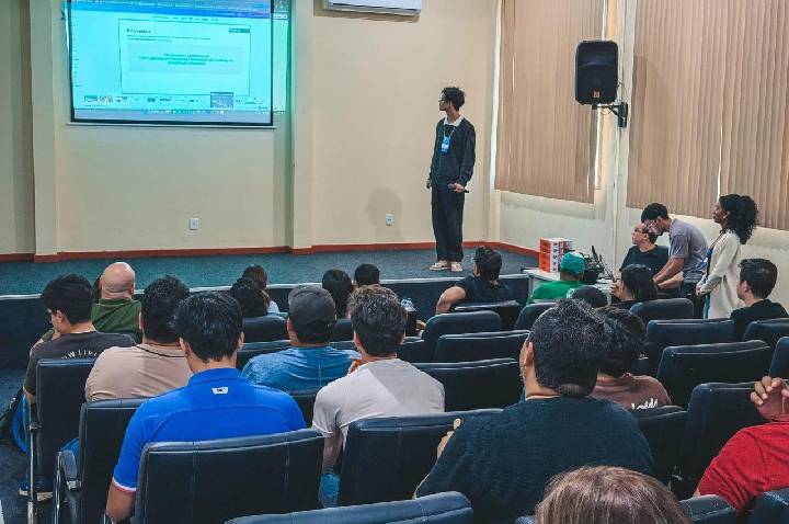 Béra Hackathon chega ao fim com jovens apresentando soluções para Porto Velho