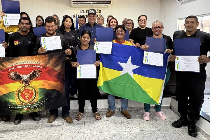 Brigada voluntária é homenageada com voto de louvor pelo deputado Pedro Fernandes