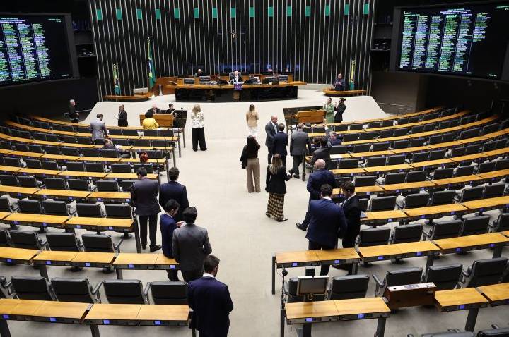 Câmara aprova seis medidas provisórias com créditos extras; textos seguem para o Senado