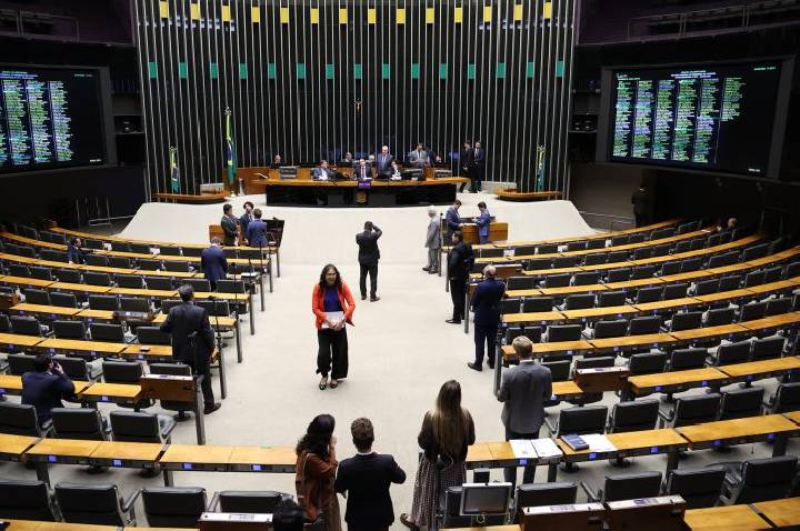 Câmara dos Deputados aprova regime de urgência para quatro propostas