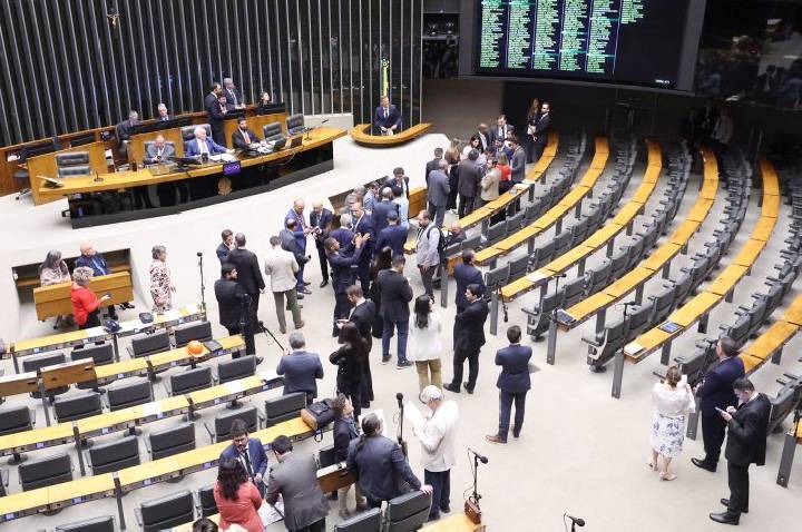 Câmara pode votar hoje projetos ligados à saúde