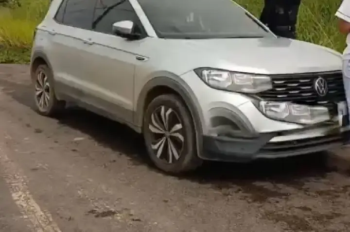 Carro roubado é encontrado abandonado no bairro Vale Verde, em interior de Rondônia