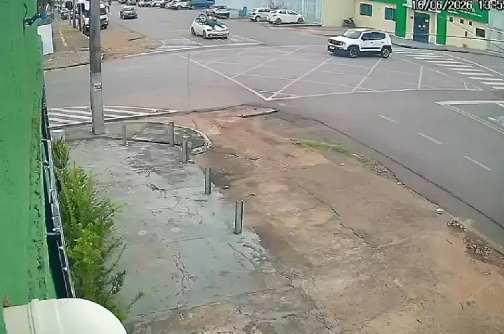 Colisão entre carro e bicicleta deixa vítima ferida