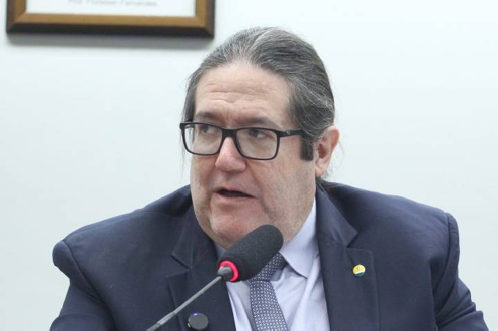Comissão aprova criação de política nacional de combate à evasão escolar