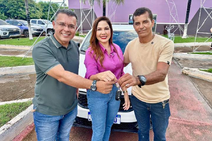 Delegado Camargo recebe vereadora Peu do Carmo para tratar de investimentos em Rio Crespo