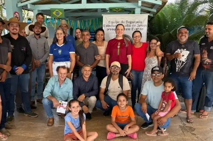 Deputada Cláudia de Jesus fiscaliza obras de poço artesiano de R$ 50 mil na Escola Cândido Portinari