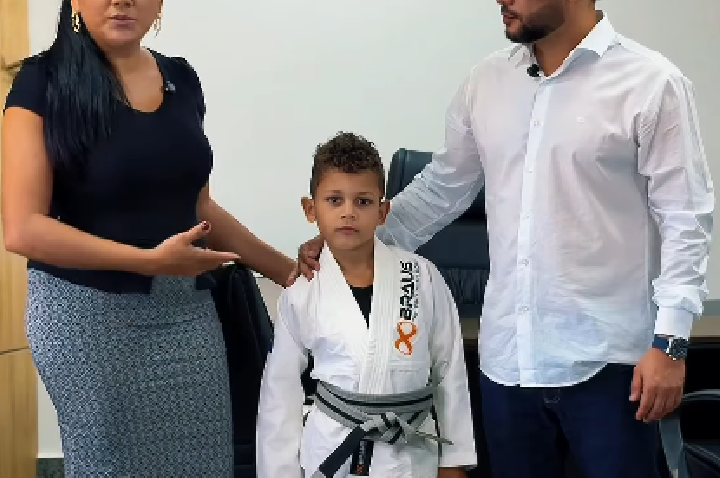 Deputado Edevaldo Neves recebe campeão mundial kids de jiu-jítsu na Assembleia Legislativa