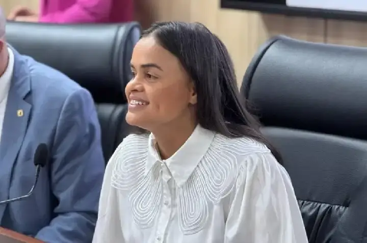 Dra. Taíssa participa da entrega de 35 mesas de inox para feirantes em Guajará-Mirim