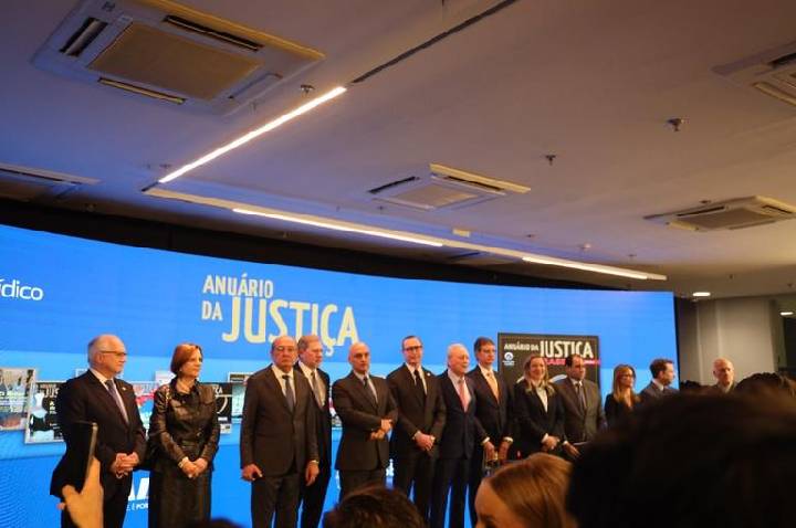 Edição comemorativa do Anuário da Justiça Brasil é lançada em cerimônia no STF