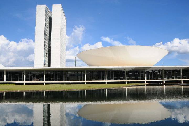 Eleição para deputado federal mobiliza R$ 982 milhões em recursos