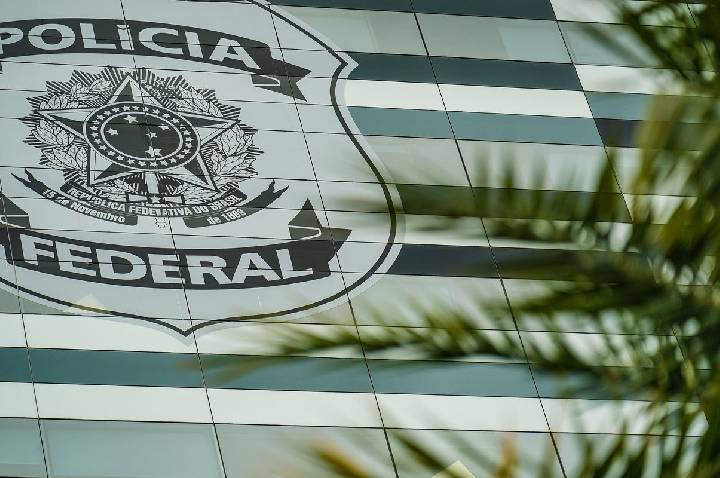 Em manifestação escrita, Flávio Bolsonaro nega ter caluniado Lula