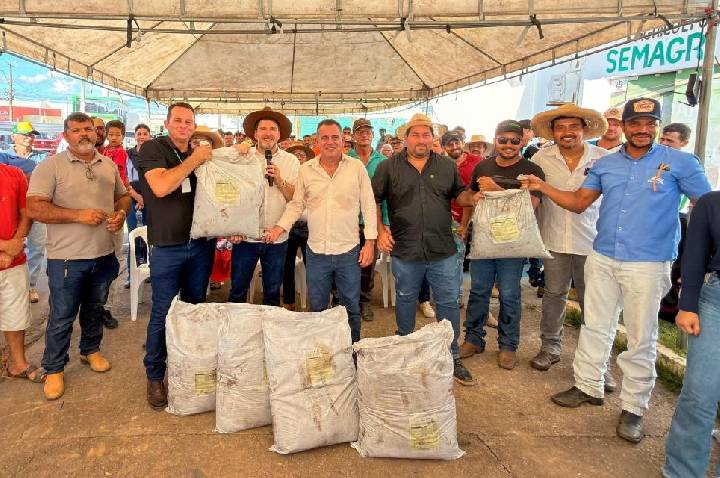Emenda de Alex Redano garante entrega de condicionadores de solo para produtores rurais de Buritis