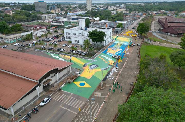 Espírito da Copa do Mundo transforma o coração do comércio no centro da capital