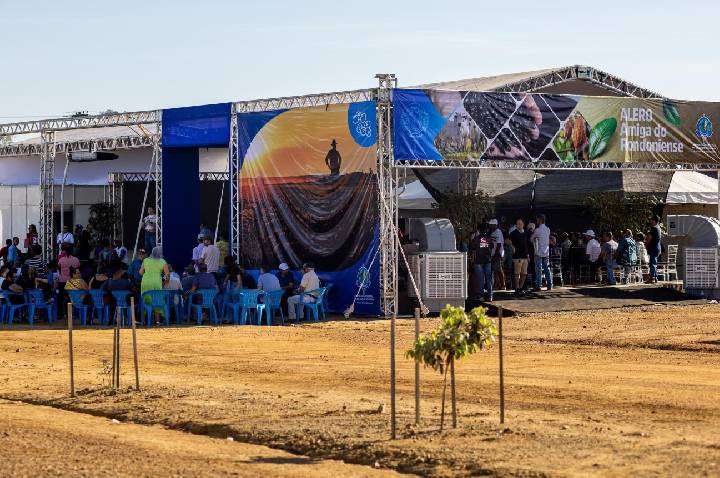 Estande da Elero recebe atendimentos para agendamento da nova Carteira de Identidade em Buritis