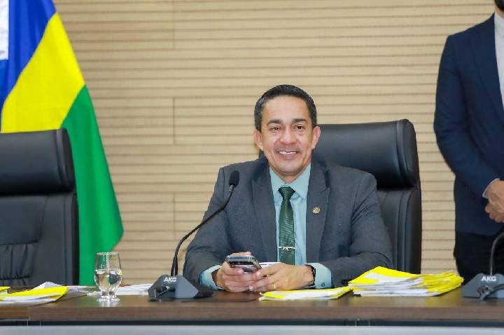 Eyder Brasil garante R$ 250 mil para investimentos na Escola João Bento da Costa