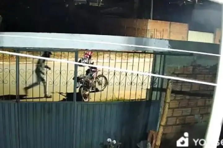 Furto de motocicleta registrado por câmeras em Rondônia