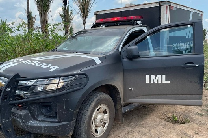 Homem é morto a tiro após ameaçar moradores com machado