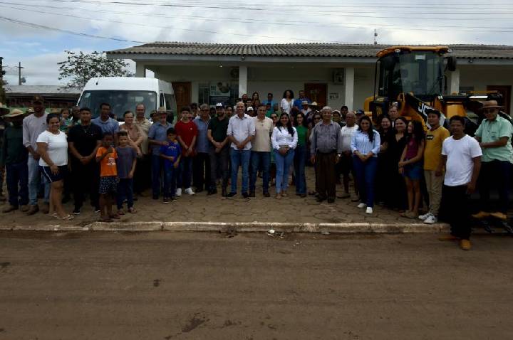 Ismael Crispin participa da entrega de investimentos que fortalecem a saúde e a infraestrutura de Pimenteiras do Oeste