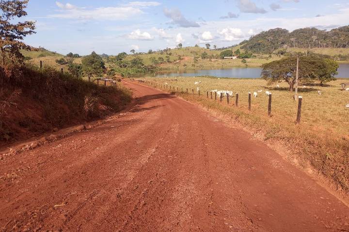 Jean Oliveira garante patrolamento de mais de 500 km de rodovias não pavimentadas e beneficia produtores, estudantes e turistas da Zona da Mata