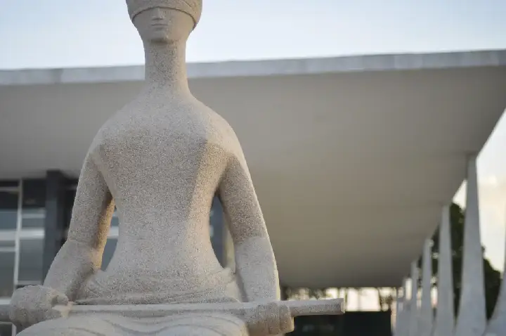 Juízes pedem adiamento de decisão que limitou penduricalhos 