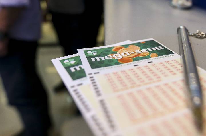 Mega-Sena acumula e prêmio principal vai para R$ 32 milhões