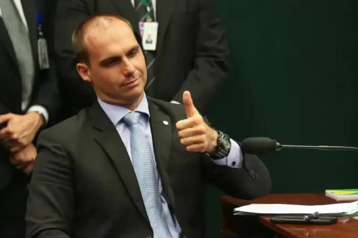 Moraes vota para condenar Eduardo Bolsonaro por difamação contra Tabata Amaral