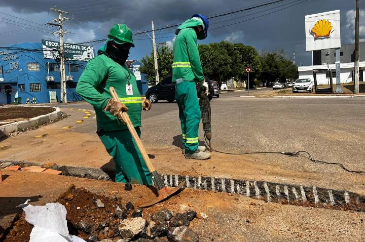 Motoristas devem ter atenção na rotatória das avenidas Tiradentes e Rio Madeira