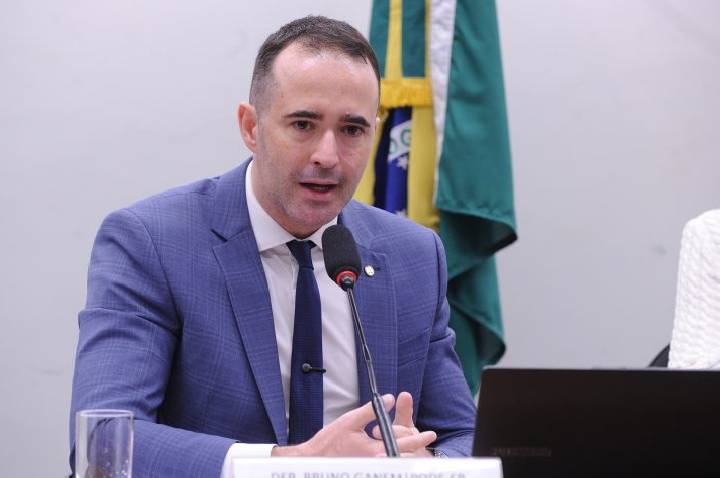 Novas regras para fundos de previdência de servidores dividem opiniões em debate na Câmara