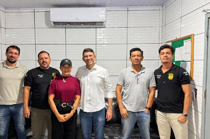 Pedro Geovar realiza visita institucional à DEFLAG e acompanha demandas da Polícia Civil