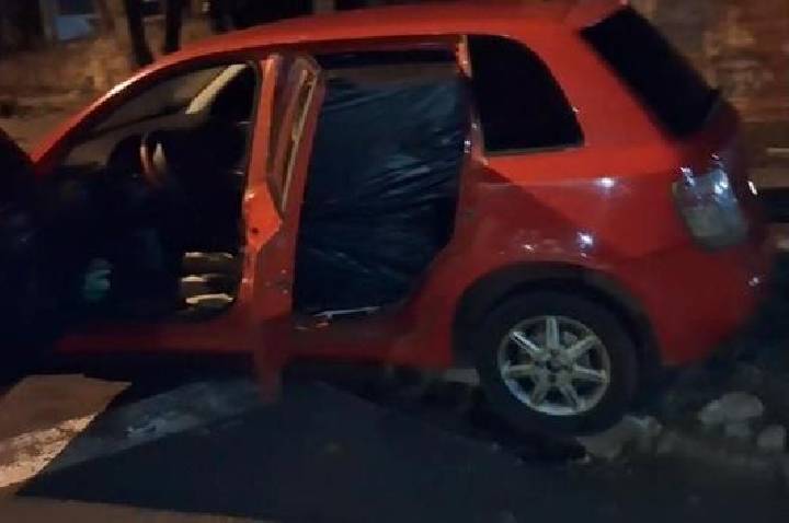 PF e PM/PR apreendem veículo com 10 mil maços de cigarros contrabandeados