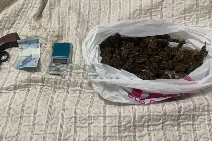 PM prende suspeito com arma, drogas e balança de precisão em Rondônia