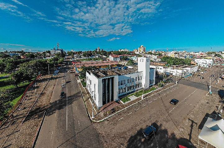 Prefeitura lança concurso da Semec com salários de até R$ 18 mil