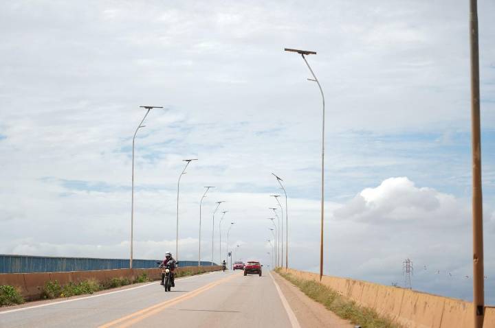 Prefeitura moderniza iluminação da ponte sobre o rio Madeira com tecnologia solar