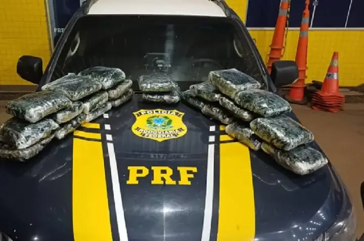 PRF apreende 13 kg de skunk em ônibus na BR 364 em Vilhena