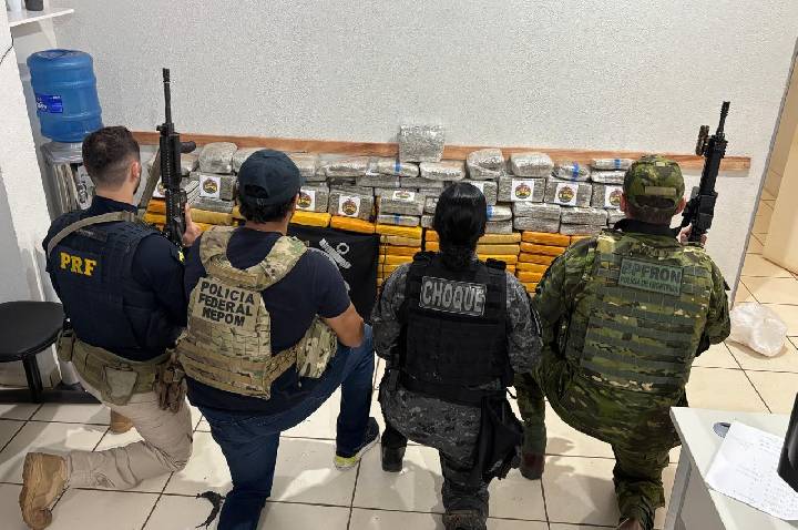 PRF apreende mais de 400 kg de droga em ação conjunta com a PMRO, PF, o Canil do BPChq e o CRP I
