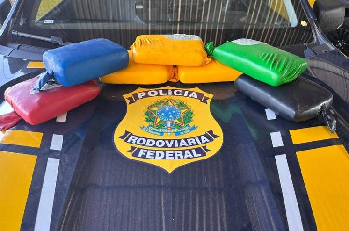 PRF prende mulher com 8,6 kg de drogas em ônibus interestadual na BR-364