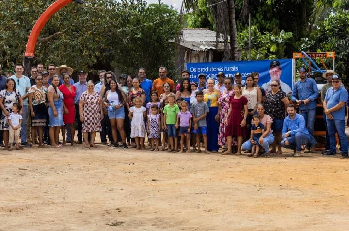 Produtores do Assentamento Élcio Machado recebem novos implementos agrícolas com recurso do deputado Pedro Fernandes