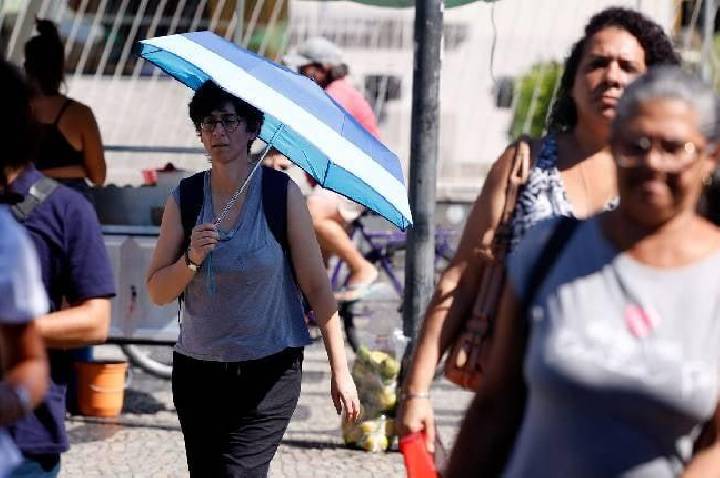 Salário mínimo deverá subir para R$ 1.741 em 2027