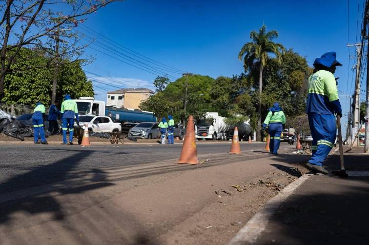 Semana encerra com frentes de limpeza em vários pontos de Porto Velho