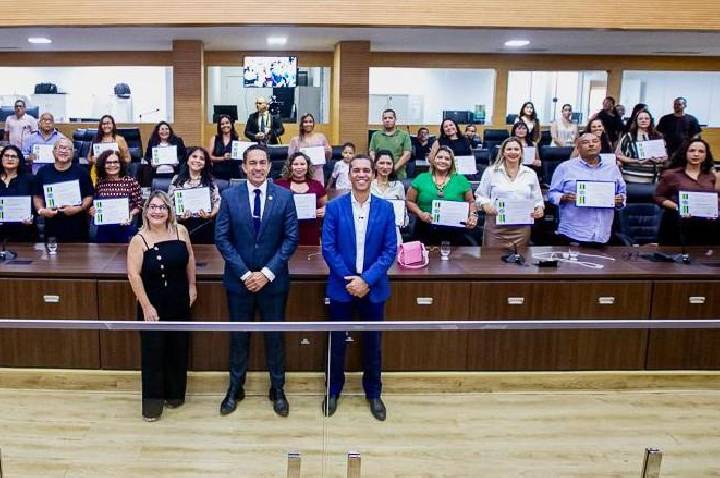 Sessão proposta por Eyder Brasil homenageia orientadores educacionais de Rondônia