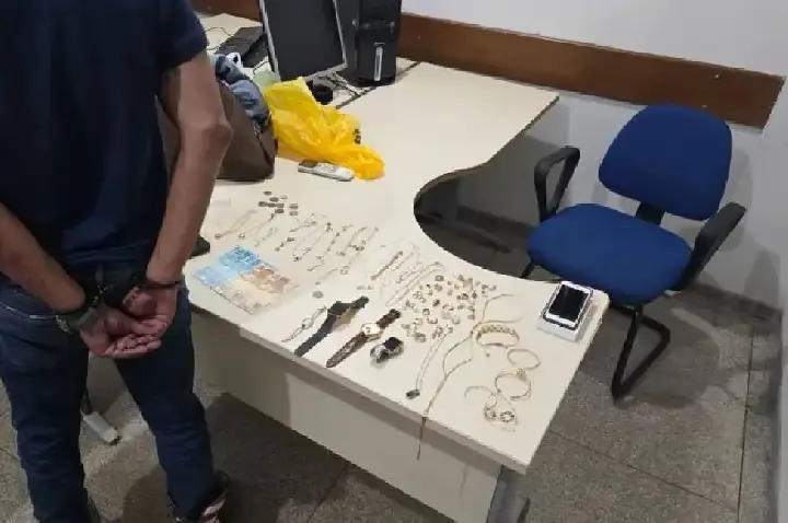 Suspeito é preso após perseguição e PM recupera objetos furtados em RO