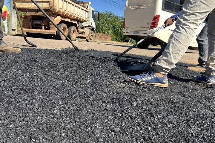 Tapa-buraco avança no Cohab e melhora condições de tráfego para moradores