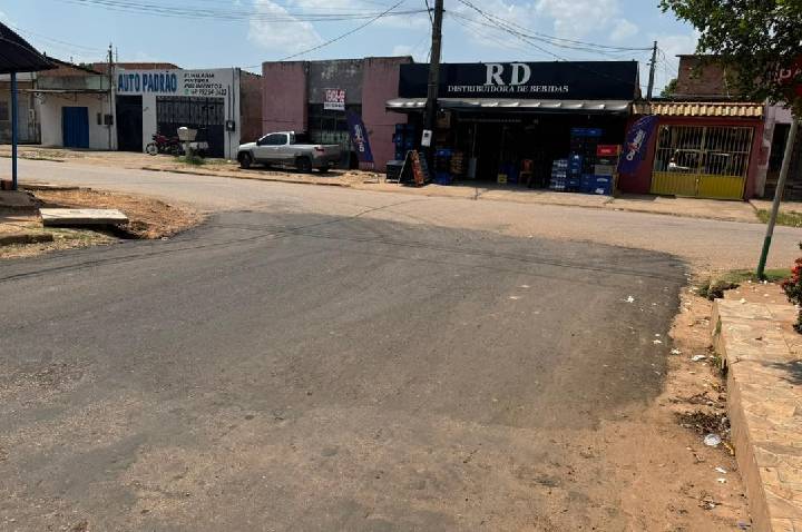 Tapa-buracos melhora condições de tráfego na Rua Percy Holder após solicitação do vereador Edimilson Dourado