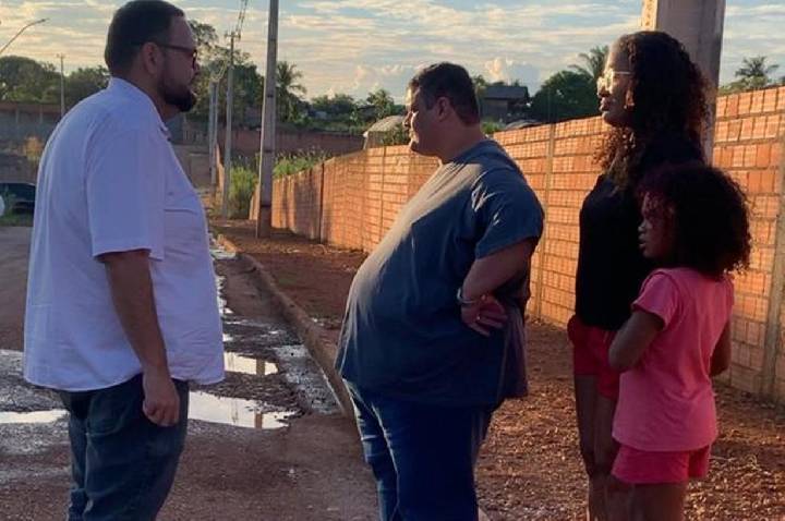 Thiago Tezzari acompanha melhorias no bairro nova esperança a pedido de moradores.