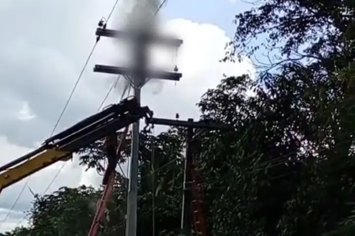 Trabalhador é atingido por descarga elétrica de alta tensão – VEJA VÍDEO