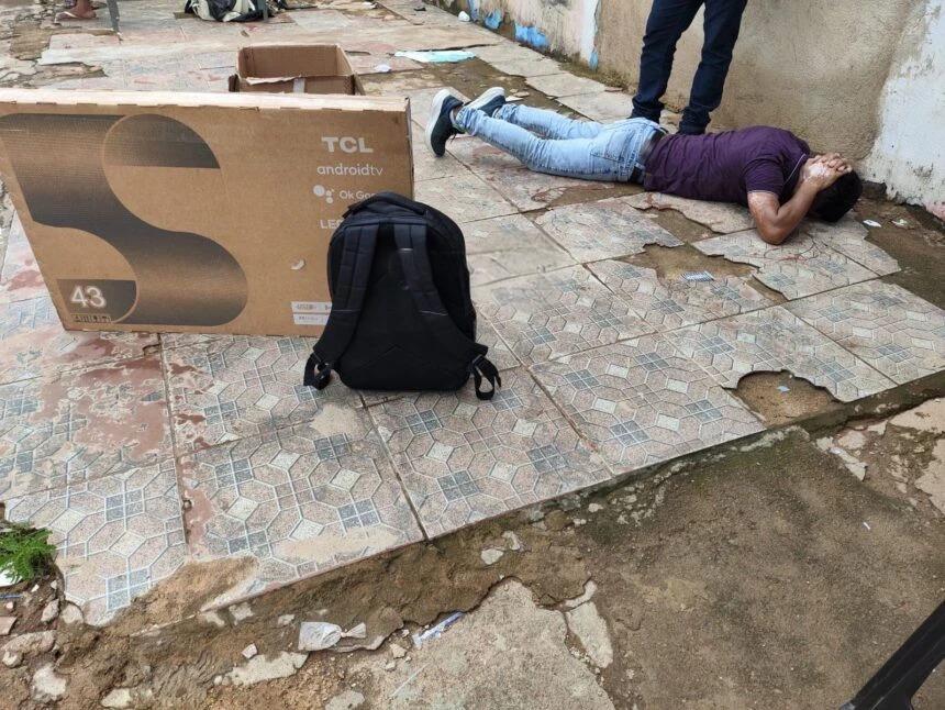 Homem é Detido por Furto de Eletrônicos em Loja na Zona Leste